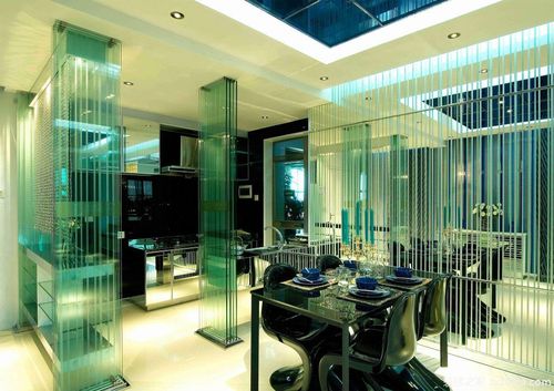 后现代风格餐厅玻璃隔断墙设计