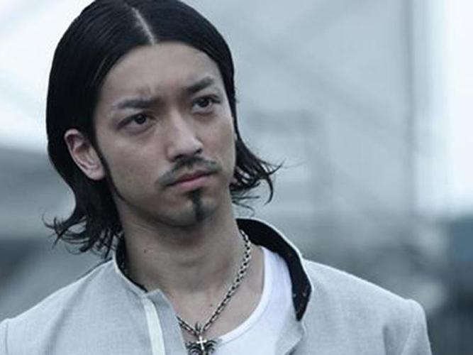 鸣海大我是《热血高校2》中铃兰高中宿敌凤仙高校3年级大boss,是个