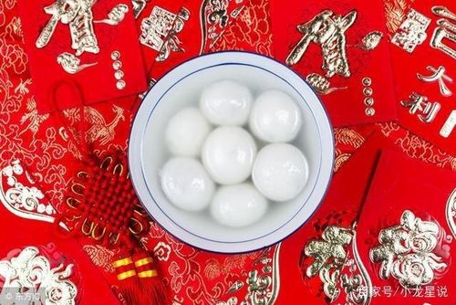 吃汤圆的寓意:天上有明月,碗里有汤圆,家家户户团团圆圆象征