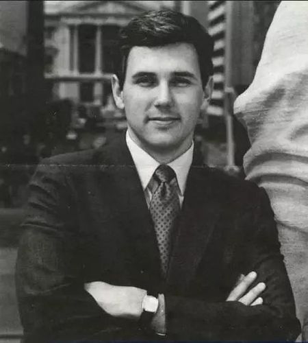 年轻时的迈克·彭斯   很多年来我的信仰都被考验,需要倚靠