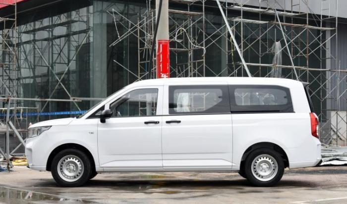 五菱首款中大型mpv上市,仅售7.58w起