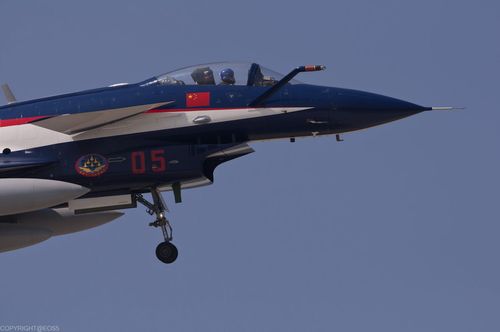 空军八一飞行表演队歼10编队抵达珠海机场