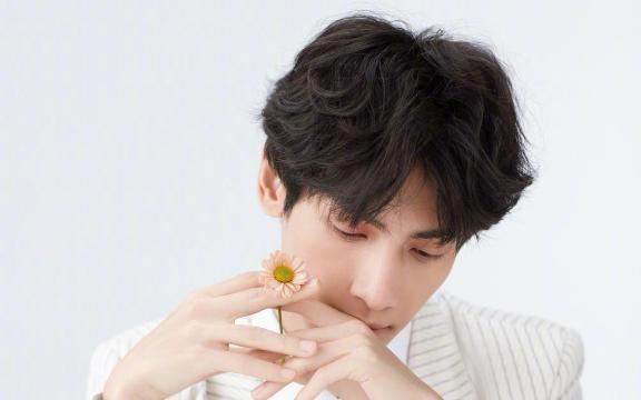 电脑壁纸 明星 大陆明星 俊朗男神罗云熙帅气阳光休闲迷人写真  查看