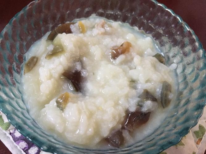 【暗黑料理-煮】皮蛋瘦肉粥