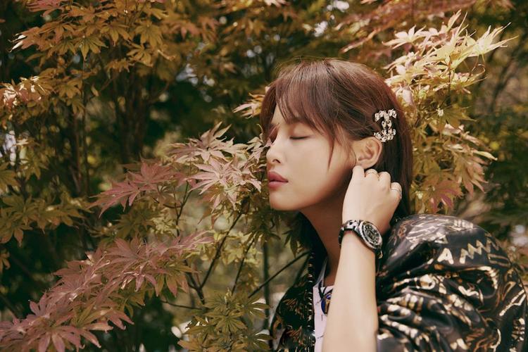 6k辛芷蕾闭眼超高清壁纸