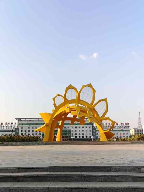 葵花广场-"五原有着拔地而起的高楼大厦,又长得郁郁葱