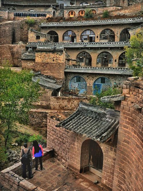 窑洞人家摄于山西临县碛口古镇李家山村