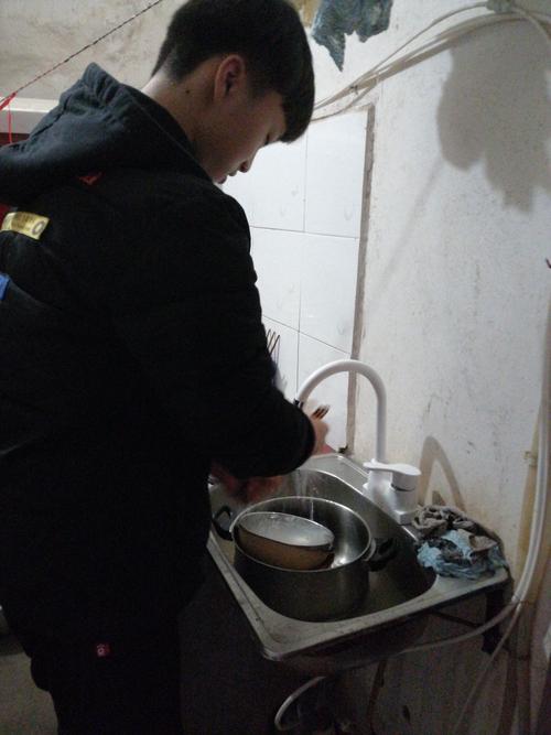 高二四班德育课-孝亲篇 写美篇 "你静静地离去,一步一步孤独的背影