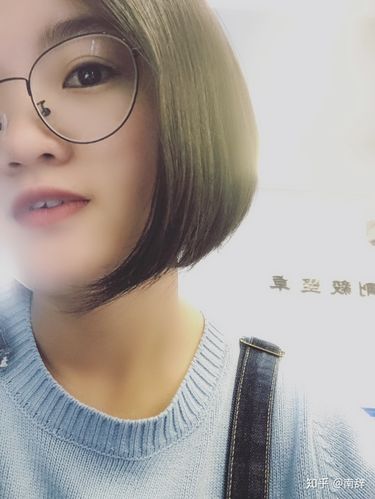 请问这样的短发适合方脸女生吗?