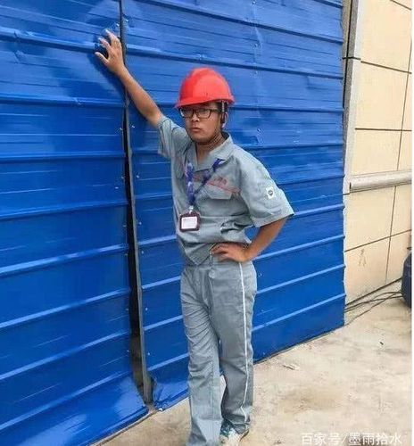 今天的包工头真的很帅,看他的姿势很是风骚!