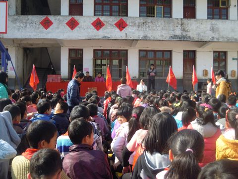 信丰县新田镇中心小学举行开学典礼