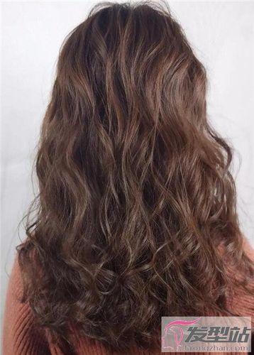 蛋卷烫发型