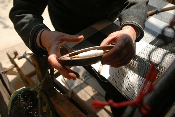 取下梭子换线,是必不可少的工序