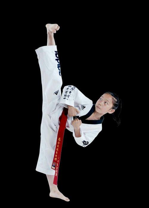 求像这样的跆拳道女生图片