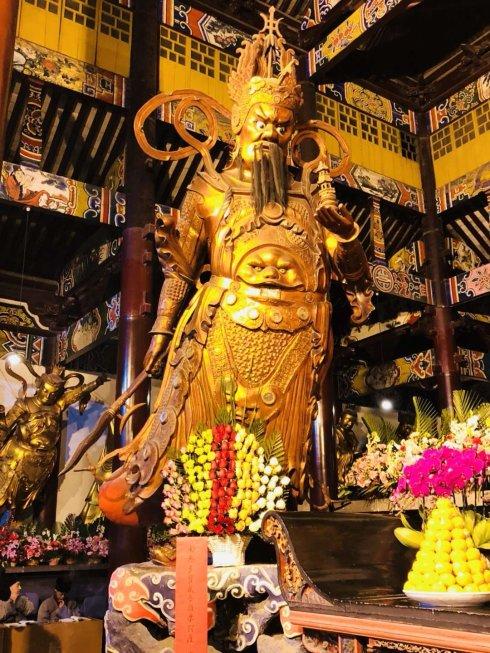 苏州西园寺大雄宝殿里的财神多宝藏菩萨