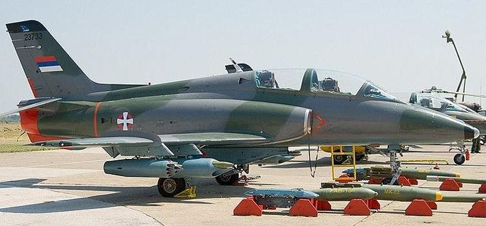 g-4"超海鸥" 喷气式武装教练机