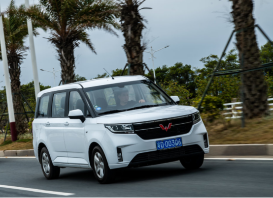 五菱宏光plus空间很大,车怎么样?家商两用,买它真的没