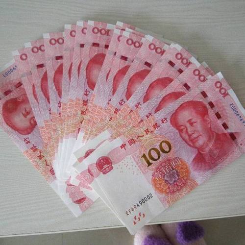 孩子满月娘家妈给两万块钱老公说一话我将钱砸在他脸上