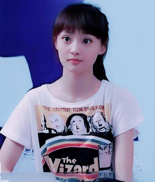 郑爽重换齐刘海造型对比流星雨时期的旧照还能美回19岁吗