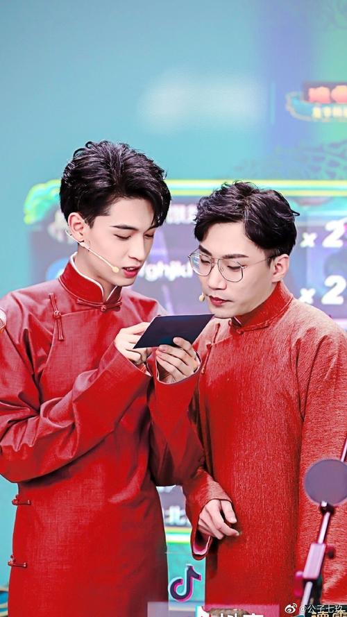 秦霄贤专注影视综艺,很少说相声,何九华非要和他搭档