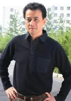 著名演员罗钢:陪小妻子战胜家族遗传病生宝宝,幸福背后的眼泪