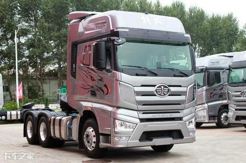 550马力解放j7拉49吨,百公里油耗才29.2l,老司机怎么