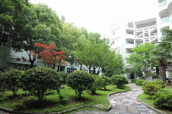 武汉市汉铁初级中学