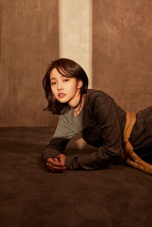 简介:张佳宁魅力写真时尚大片,分享一组张佳宁图片给大家,图中的明星