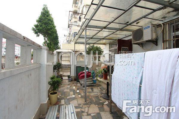 新川小区 观澜小学 一楼带天井 业主自住保养很好 正常首付