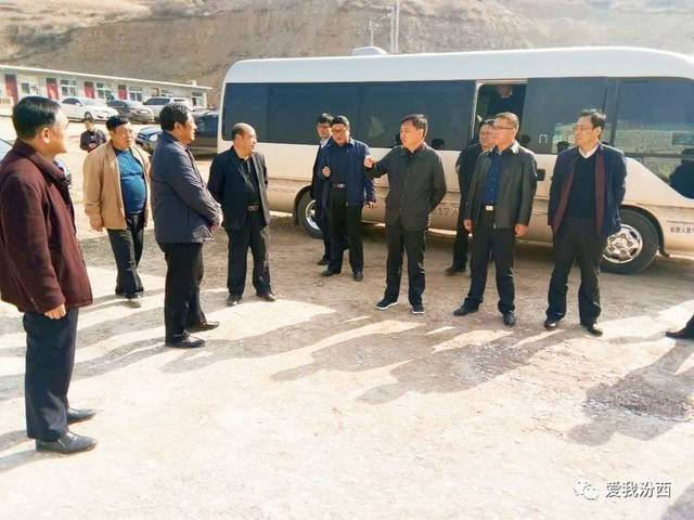 市人大常委会副主任,县委书记任天顺深入白家河村了解基础设施建设等