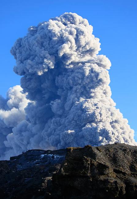 触目惊心!冰岛火山喷发最新图片公布