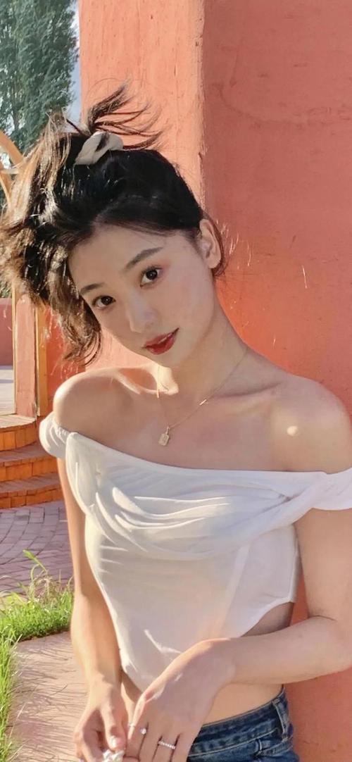 易梦玲壁纸|纯欲性感穿搭