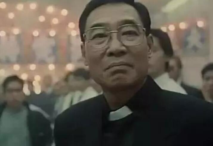 《古惑仔》洪兴共有12个堂主,还有一个军师和一个牧师