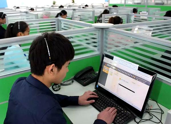 计划分三期建设1000席位的呼叫中心,双方将在服务外包和电子商务领域