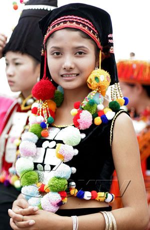 乖巧的德昂族姑娘.