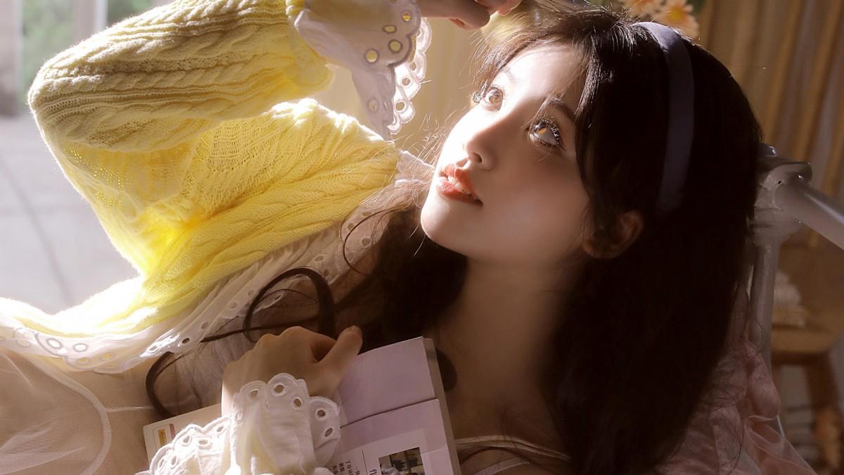 桌面壁纸 美女 生活写真 > 迷人美女写真壁纸 显示:√欣赏模式   全屏