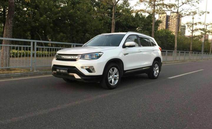 长安cs75 2.0 豪华型 白色 手动挡