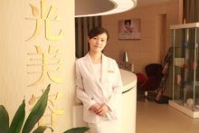 1个人履历姓名:邓星 性别:女 籍贯:湖南 职称:医师 职务:美容皮肤科