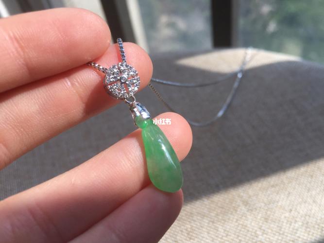 冰飘阳绿翡翠福瓜吊坠|斜孔自镶18k扣头_吊坠_镀金_翡翠_时尚_配饰