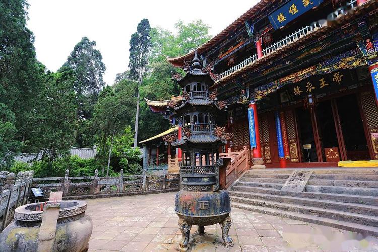 有西南第一山之称的云南武定狮子山