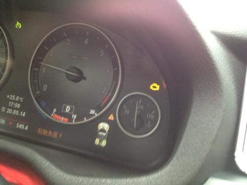 宝马x3 发动机亮黄灯 有问题吗?