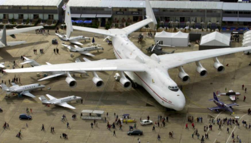 安-225运输机究竟有多大?这几张对比图有点"残忍"