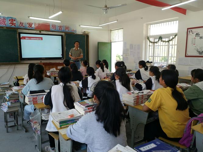 扎根乡村校园 坚守教育初心――记长丰县朱巷中学政治
