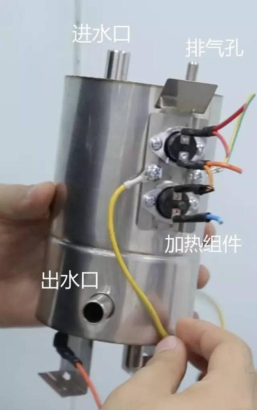 我们用饮水机煮了一次火锅,居然只有鸡蛋和肉没熟?