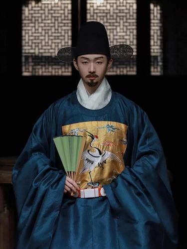 当"现代人"穿上大明官服,仿佛回到了"那年午后"散朝的