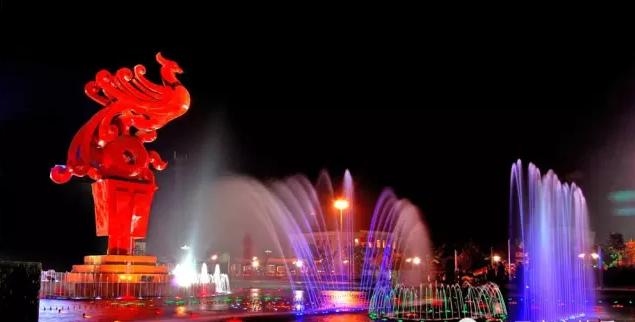 但不同于,其他城市人民广场历史久远的特点,宁国的世纪广场建成并不久