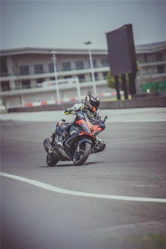 apriliasrmax250骑踏板拒绝安安分分