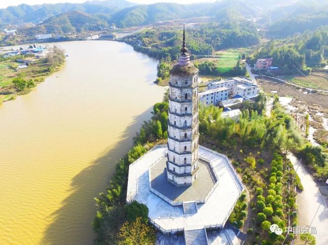 旅游 正文  龙光宝塔,地处江西省会昌县文武坝镇塔丰村,矗立于城西南
