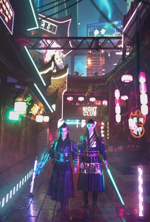 汉服也能玩出新花样!当国风汉服与赛博朋克碰撞,科技感十足!