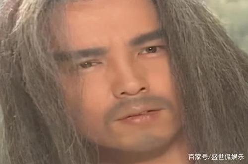 剧中的燕南天的饰演者是林瑞阳. 别看剧中的他满脸的沧桑.